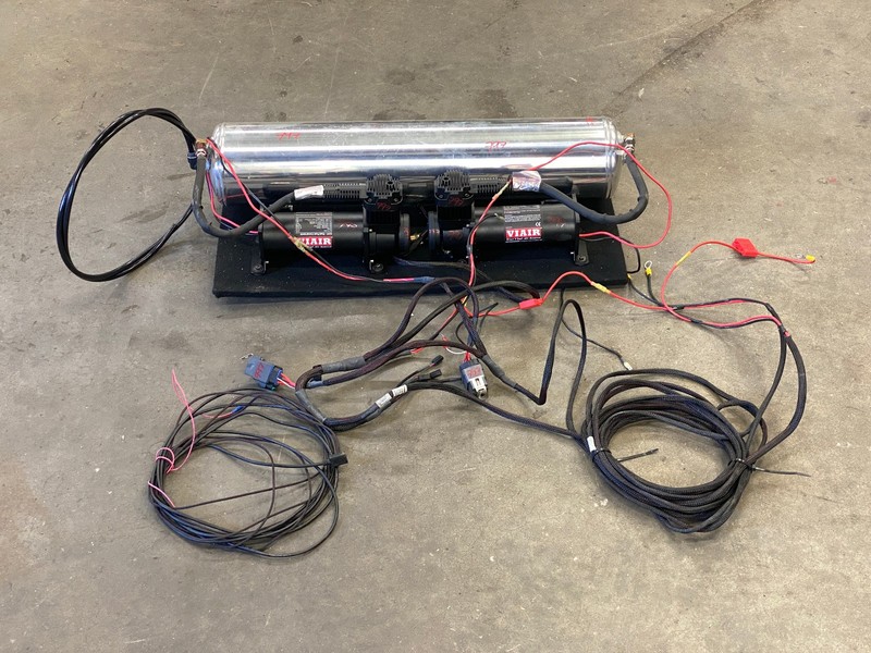 2021 CADILLAC CT5 VIAIR 444CC DUAL PACK AIR COMPRESSOR SET W/ AIR TANK LOT797
