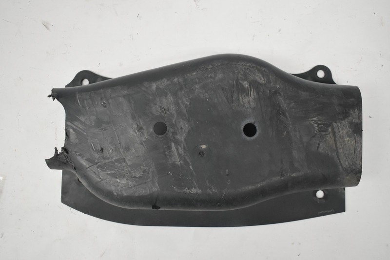 2016-24 CAMARO Rear Control Arm Cover RH PASSENGER SIDE 22823593 USED