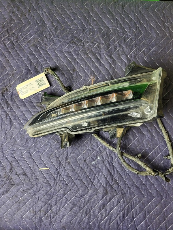 Used Oem Lincoln Front Left Driver Fog Light Lamp EJ7B-13D27-A for 2015-2019 MKC