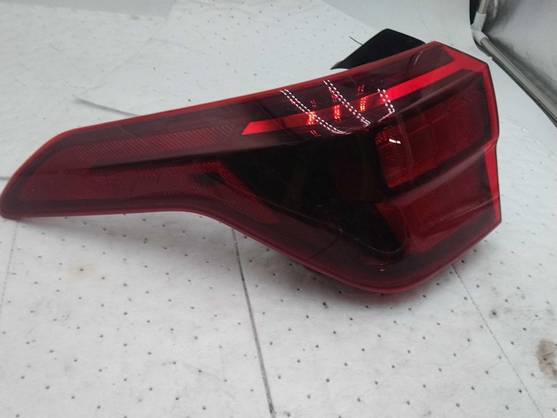 Used Left Tail Light Assembly fits: 2023 Kia Seltos quarter panel mounted incand