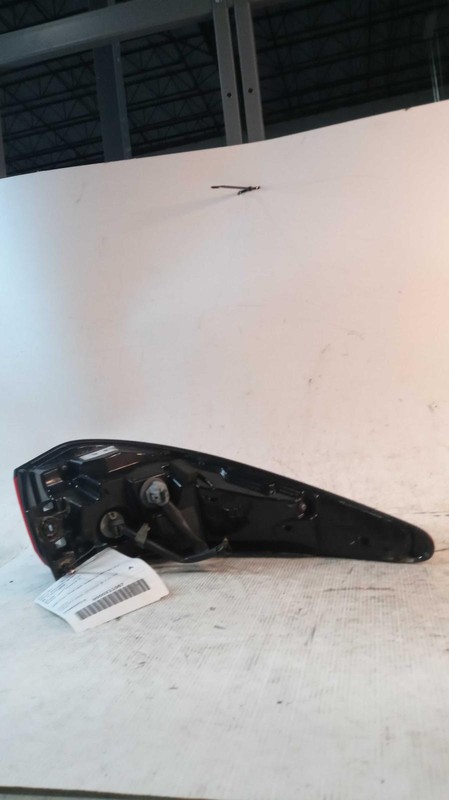 Used Right Tail Light Assembly fits: 2018 Infiniti QX60 quarter panel mounted Ri