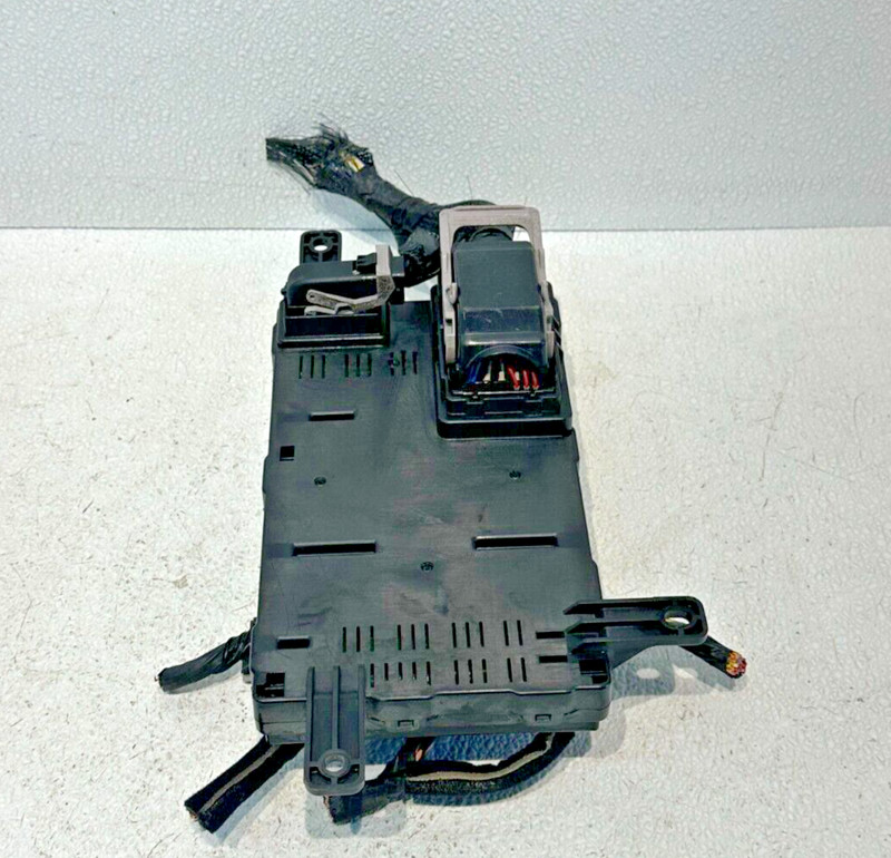 06-08 Kia Sedona rear Cabin Fuse Box Relay JunctionOEM