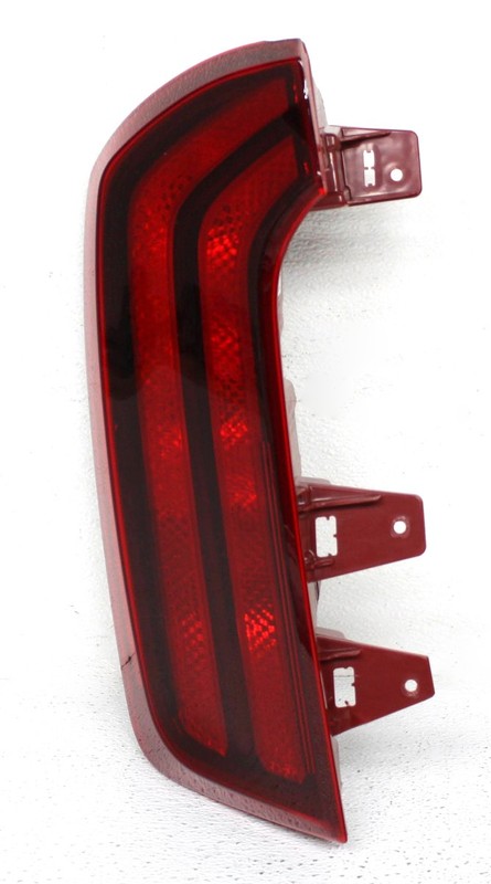 OEM Left Driver Side Halogen Tail Lamp For KIA Telluride 92401-S9000 Lens Chip