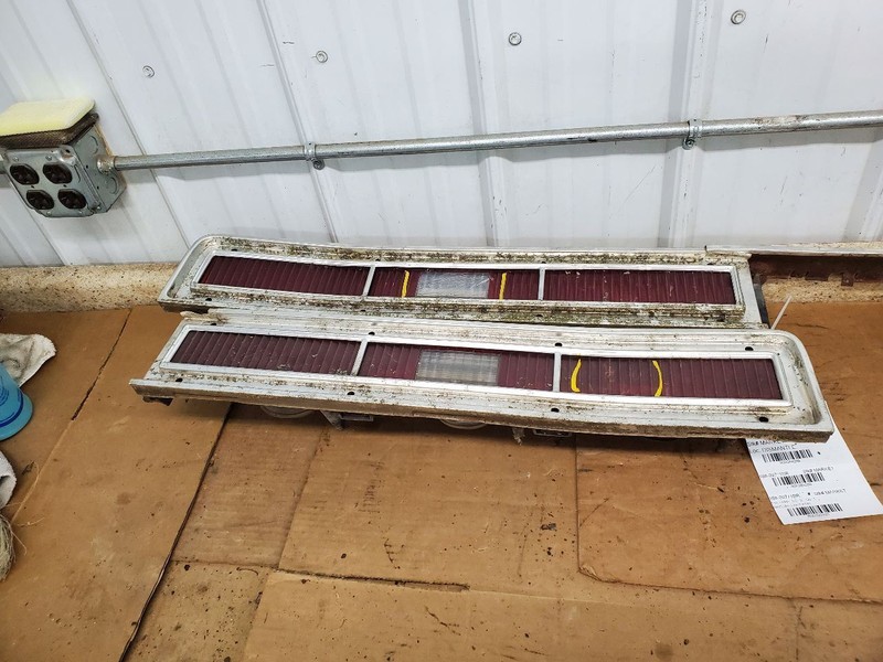 Passenger Tail Light Excluding Station Wgn Fits 75-76 CHEVROLET PASS. 289289