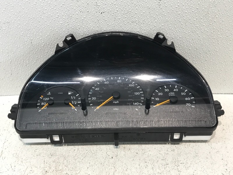 98-01 Mercedes W163 ML430 Instrument Cluster Speedometer 155,967k A1635409311