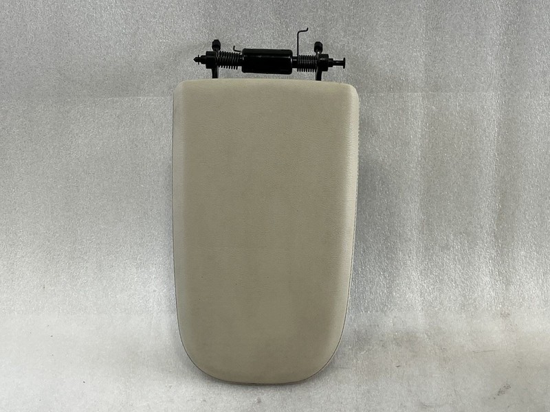 2021 2022 2023 2024 CADILLAC XT5 CENTER CONSOLE LID ARM REST CIRRUS IVORY