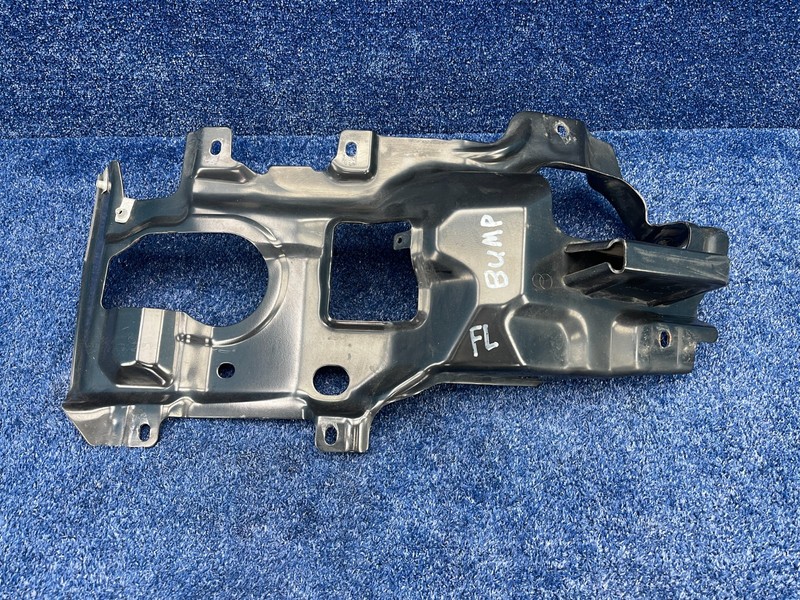 2014-2018 GMC Sierra 1500 Front Left Bumper Bracket Support Plate OEM 23381977