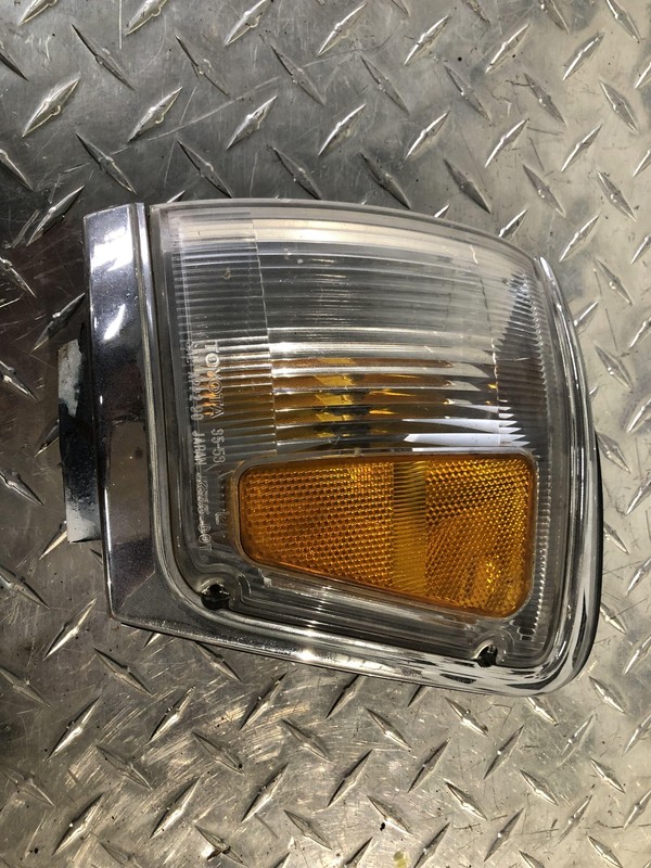 1992-1995 Toyota 4Runner 4 Runner Front Driver Left Turn Signal Light Oem .