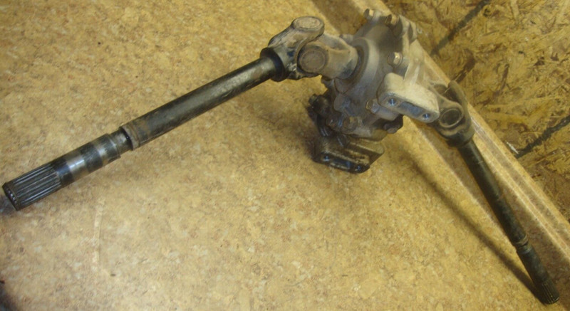 2001 Polaris Xplorer 400 4x4 Front Differential Gear U-Joints Gearcase Drive E10