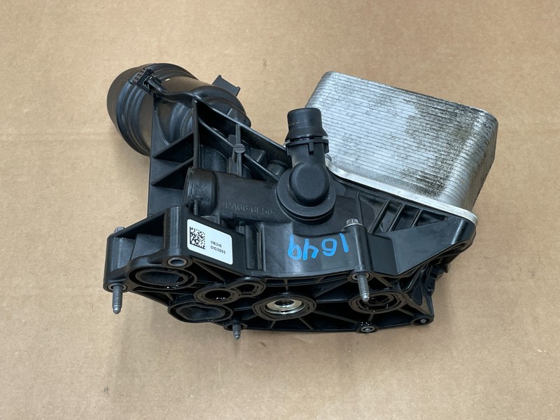17 18 19 BMW G30 540i B58 Engine Oil Cooler Filter Housing 3.0L 1649 OEM
