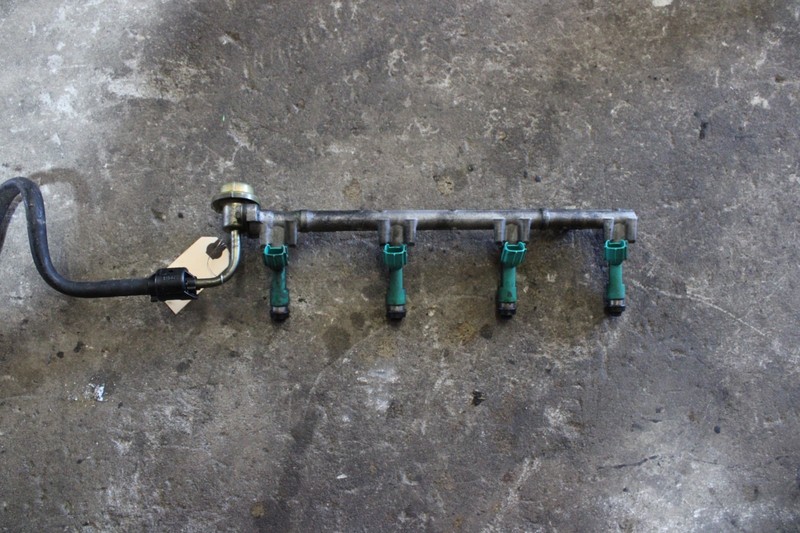 05 06 07 08 09 10 SCION TC OEM fuel rail & injector set w/ connectors
