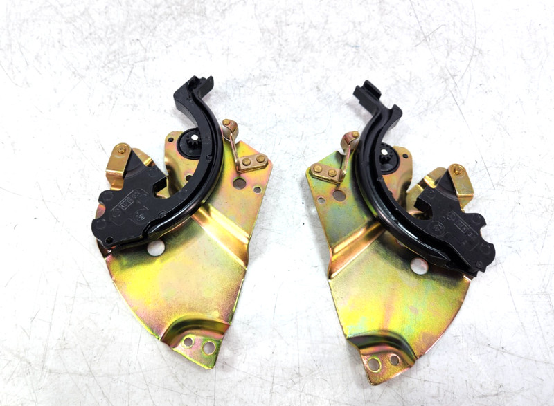 ✅ 00-02 OEM Mercedes W220 S500 Center Console Armrest Hinge Bracket SET