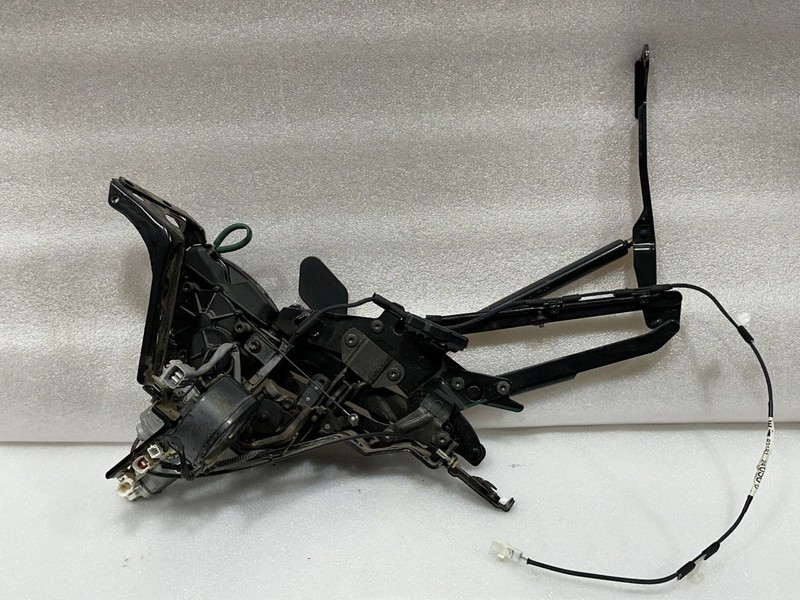 2002 2003 2004 2005 2006-2010 LEXUS SC430 LEFT CONVERTIBLE TRUNK HINGE MOTOR