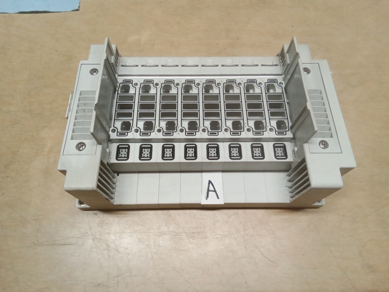 SMC SS5Y51-E4R100 8 Port Manifold Block