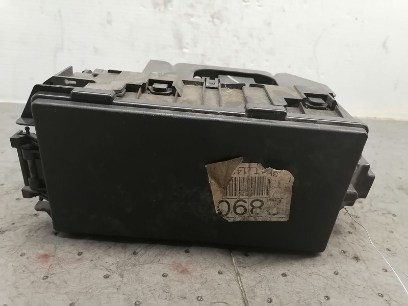 Fuse Box Engine Fits 03 LINCOLN & TOWN CAR 1268837