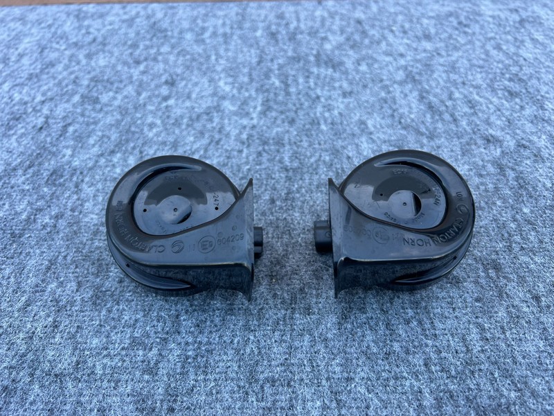 FORD MUSTANG MACH-E 2021-2026 OEM HIGH AND LOW TONE HORNS HORN ASSEMBLY (PAIR)