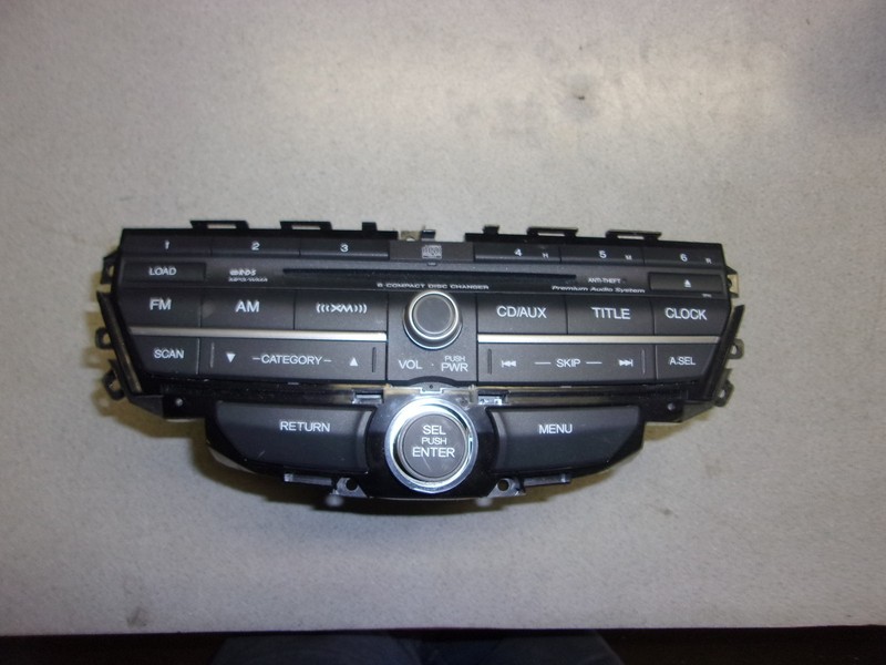 Honda Pioneer In Dash 6 Disc CD Player DEC-3117 XZHS2 *FREE SHIPPING*
