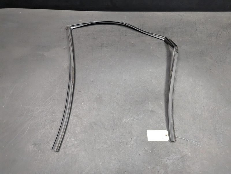 Rear Left Door Window Glass Run Channel 2020 Honda Civic 72775-TBA-A01 2016-2019