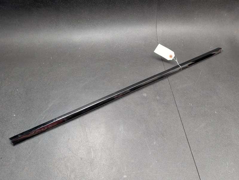 Rear Right Door Window Belt Molding 2018 Jaguar XE S T4N13627 2019