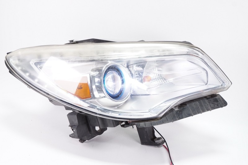 BUICK ENCLAVE Right RH Headlight Headlamp HID XENON NON AFS OEM 2013 - 2017