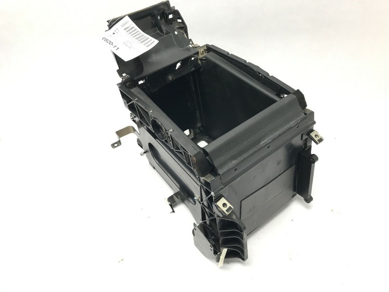 09-16 ASTON MARTIN V8 VANTAGE 4.7 CONVERTIBLE CENTER CONSOLE STORAGE