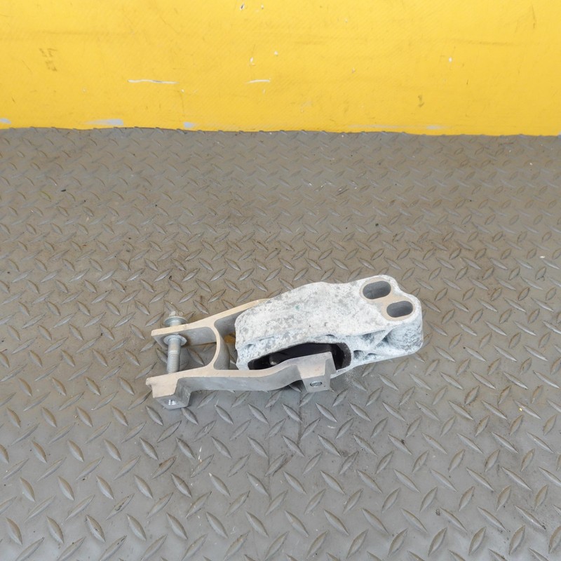 2019-2022 VOLVO XC40 ENGINE RIGHT SIDE FRAME MOUNT SUPPORT BRACKET OEM 32137250