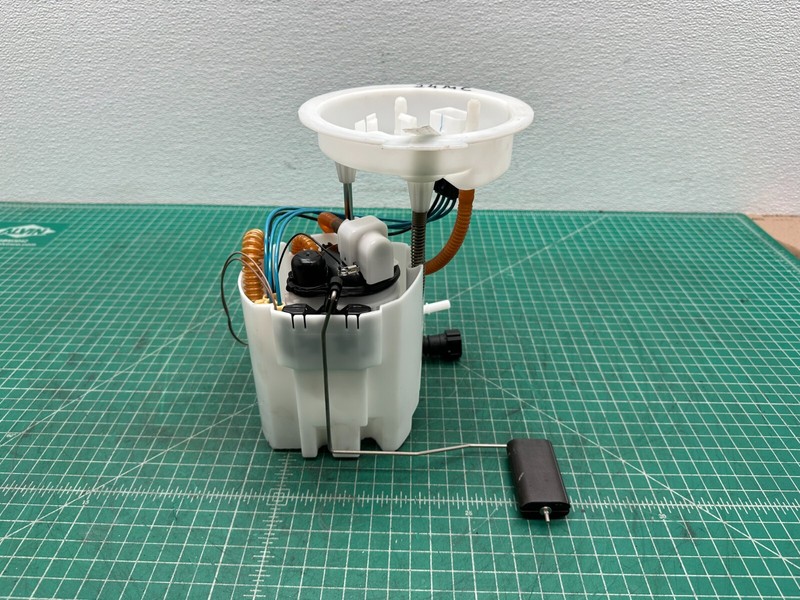 17-24 Mini Countryman F60 FUEL GAS PUMP & LEVEL GAUGE SENSOR ASSEMBLY OEM