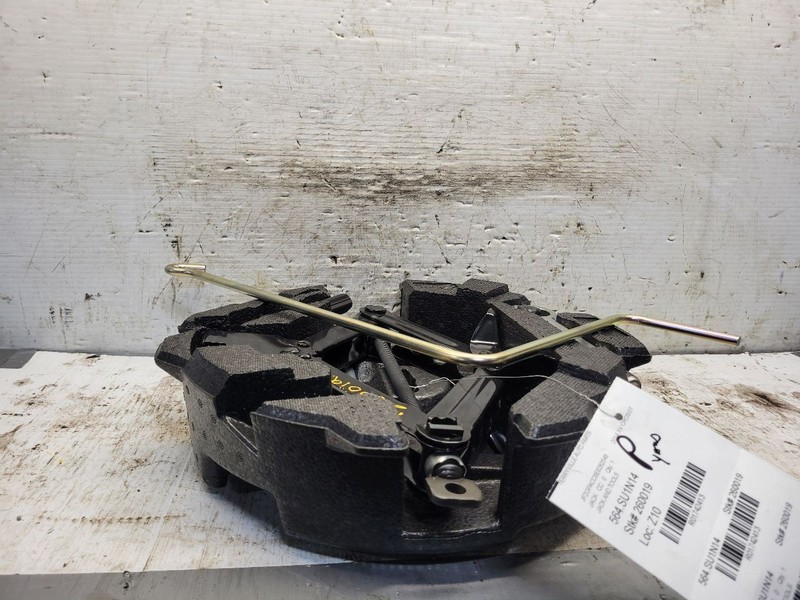 XV CROSST 2014 Jack and Tool Kit 1742413