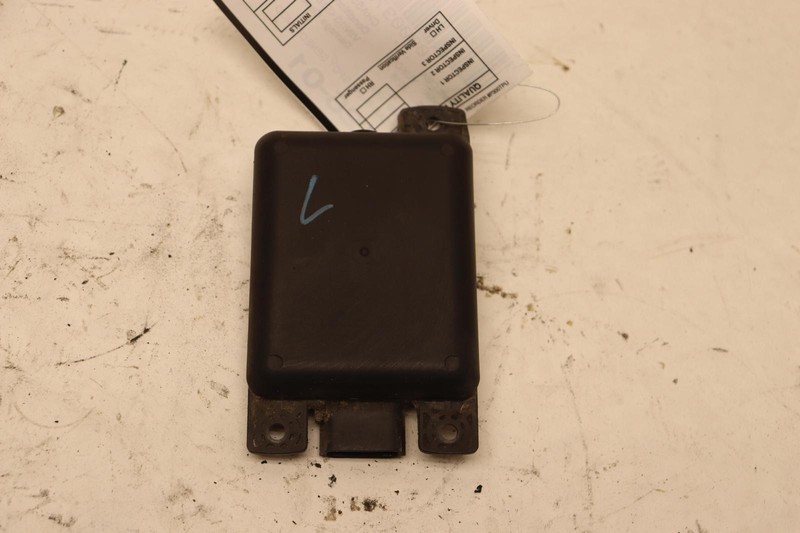 2017-2019 GMC YUKON REAR LEFT SIDE BLIND SPOT DETECTION SENSOR MODULE OEM