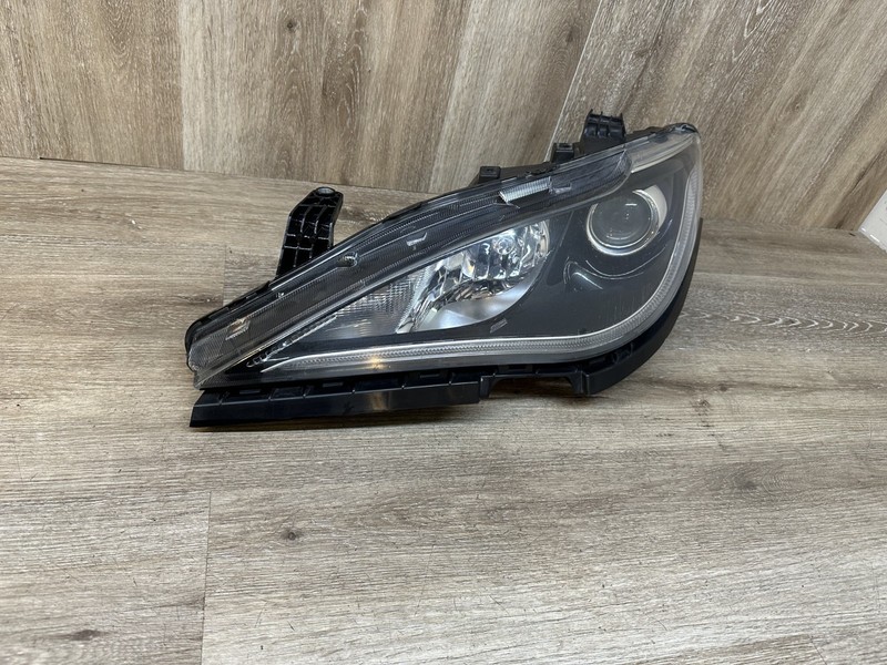 2017-20 CHRYSLER PACIFICA LEFT LHHEADLIGHT ASSY - HALOGEN OEM PART# 68228947AE