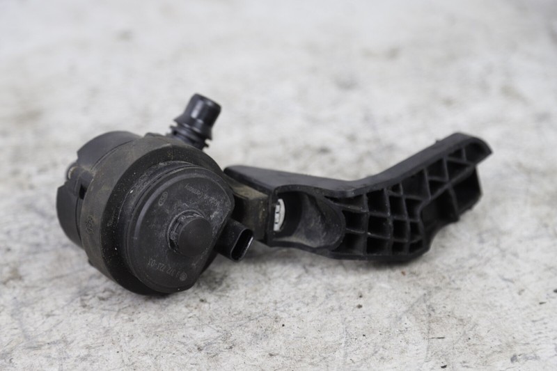 2016 - 2019 BMW 750 G11 G12 ENGINE COOLANT AUXILIARY WATER PUMP OEM