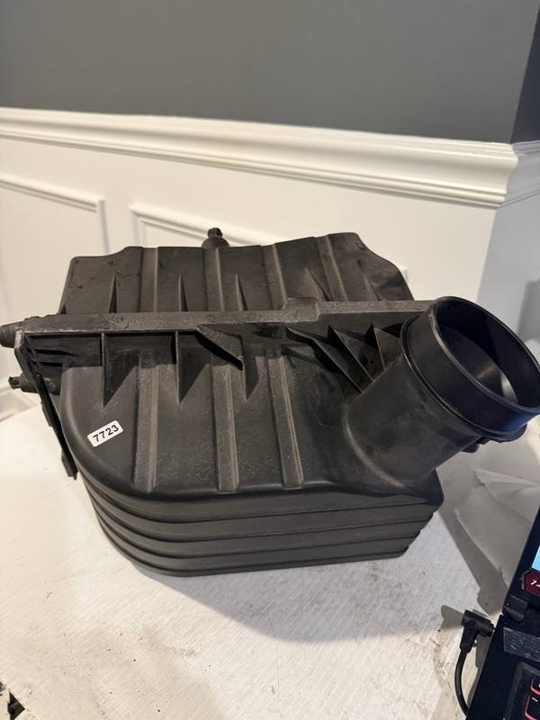 2004-2010 FORD explorer 4.0L AIR BOX CLEANER HOUSING OEM