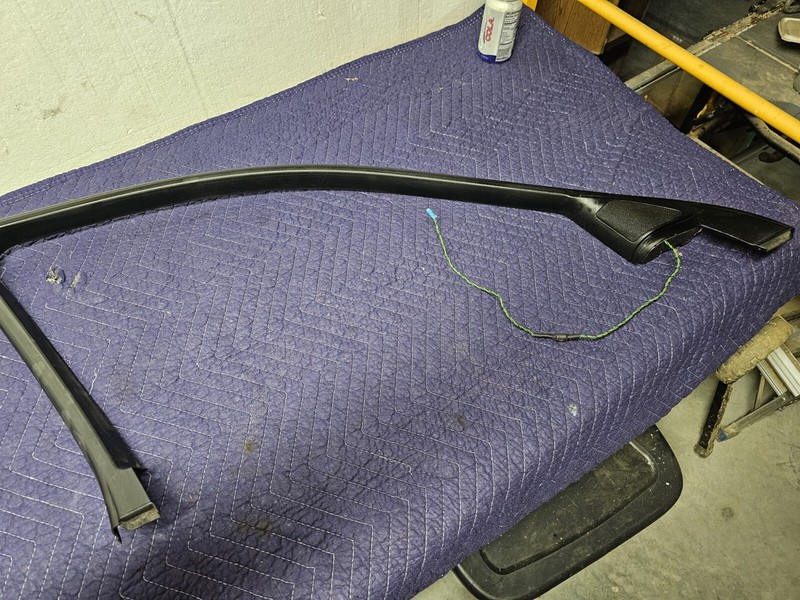 E60 BMW 5-Series 525i Front Left Door Interior Window Upper Frame Trim 7033629