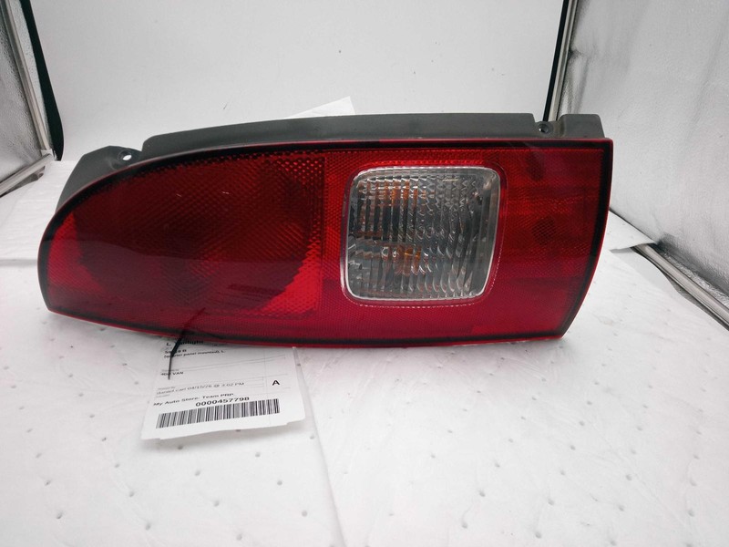 2002 Nissan Quest Left Tail Light Assembly Tan 535615 Used 230K Miles
