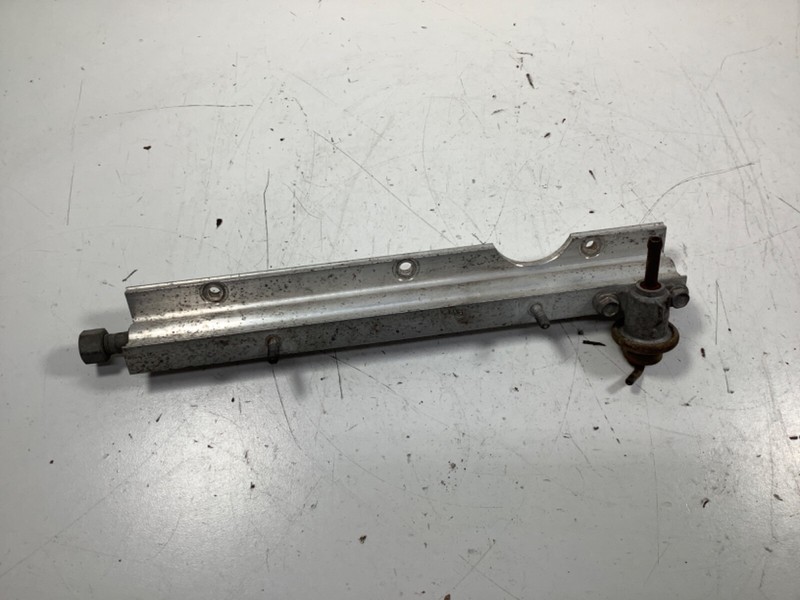 92-95 Honda Civic SI EX Fuel Injector Rail 16620-P05-A00 OEM