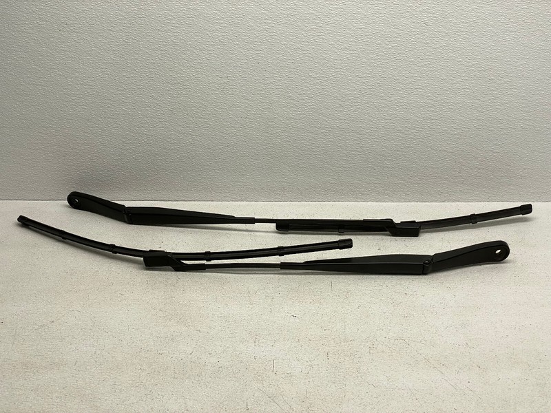 2017-2020 JAGUAR F-PACE FRONT LEFT & RIGHT WINDSHIELD WIPER ARM SET OEM LOT668