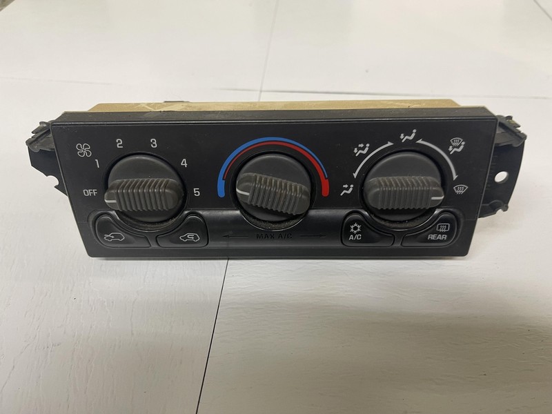 1999-2002 Chevrolet Silverado Climate Control Assembly Oem