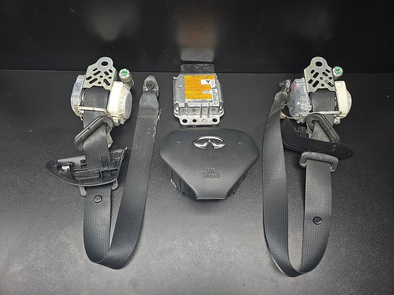 09-14 INFINITI Q60 G37 Convertible LH RH FRONT SEAT BELT OEM