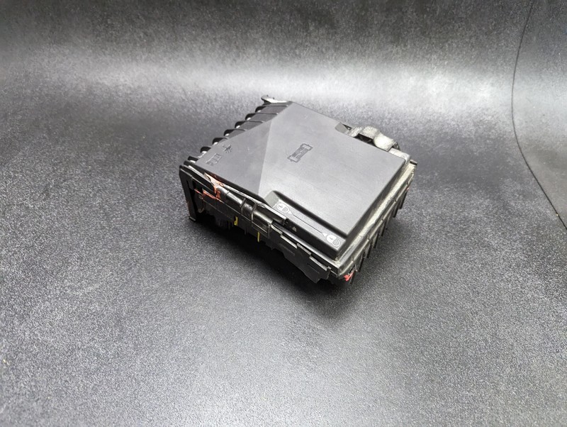 Fuse Relay Junction Box 2018 Audi Q3 3C0937125A 2015 2016 2017 X