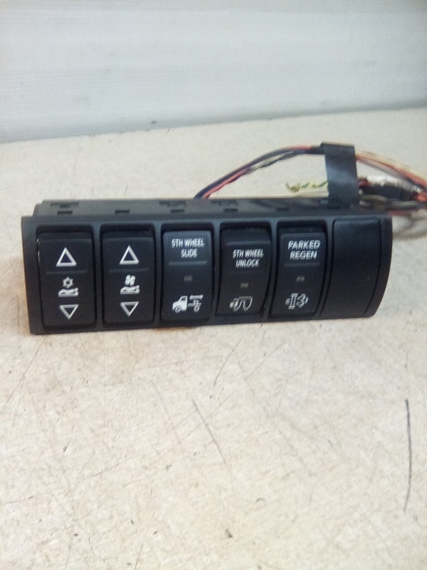 International LT 4057689C2 Rocker Switch Panel