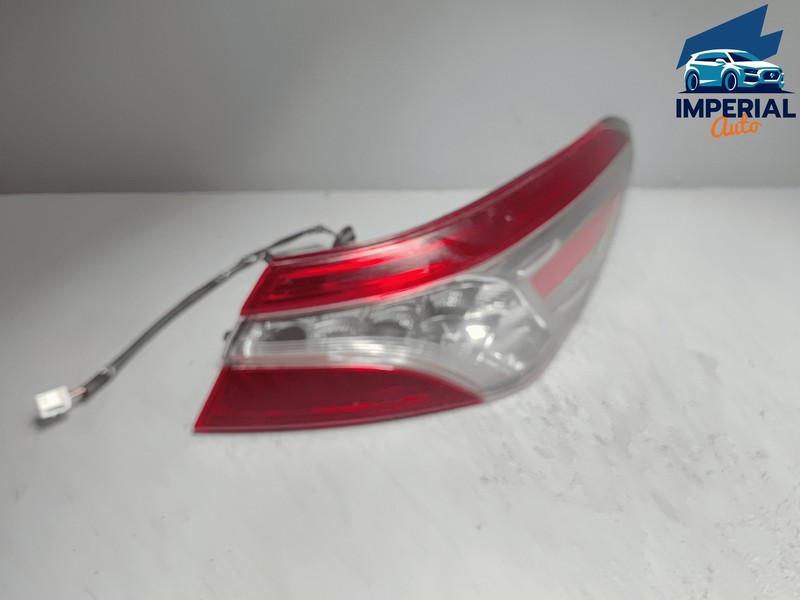 2018-2019 TOYOTA CAMRY REAR PASSENGER SIDE OUTER TAILLIGHT FULL LED LAMP OEM