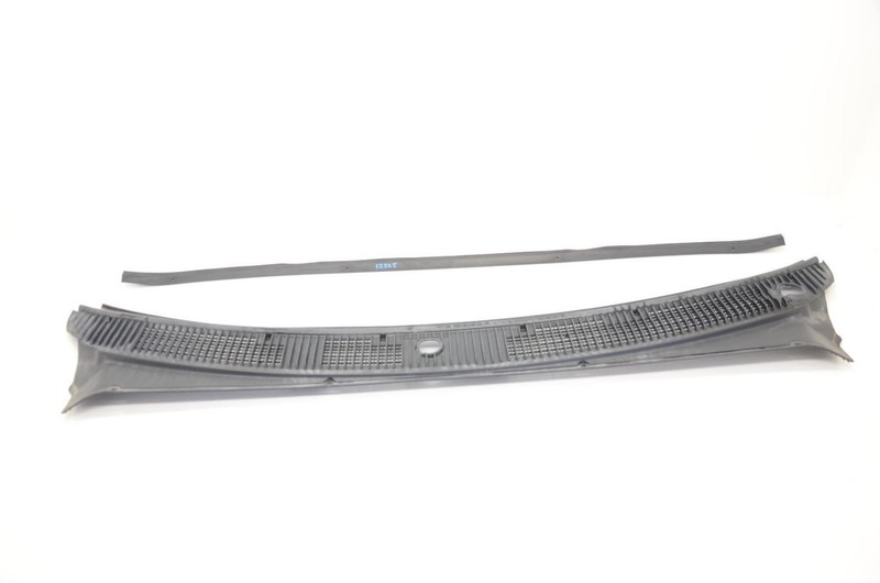 96-02 Toyota 4Runner SR5 Windshield Wiper Cowl Grille with Hardware 5570835020
