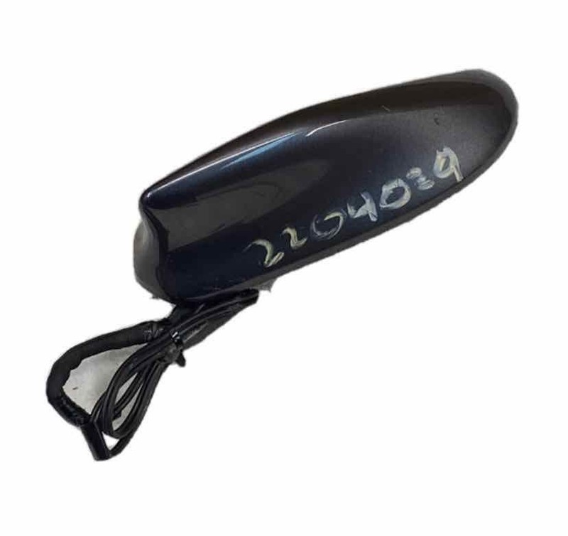 21 HONDA ACCORD ROOF SHARK FIN ANTENNA PCODE NH797M 39150TVAC51 HAS THE PLUG CUT