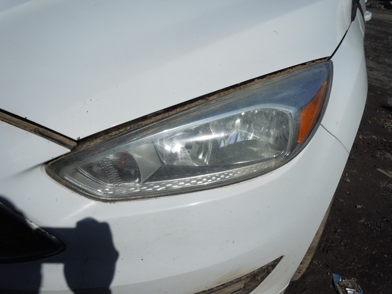 2015-2018 Ford Focus S SE Halogen Headlight Driver Left Chrome Bezel