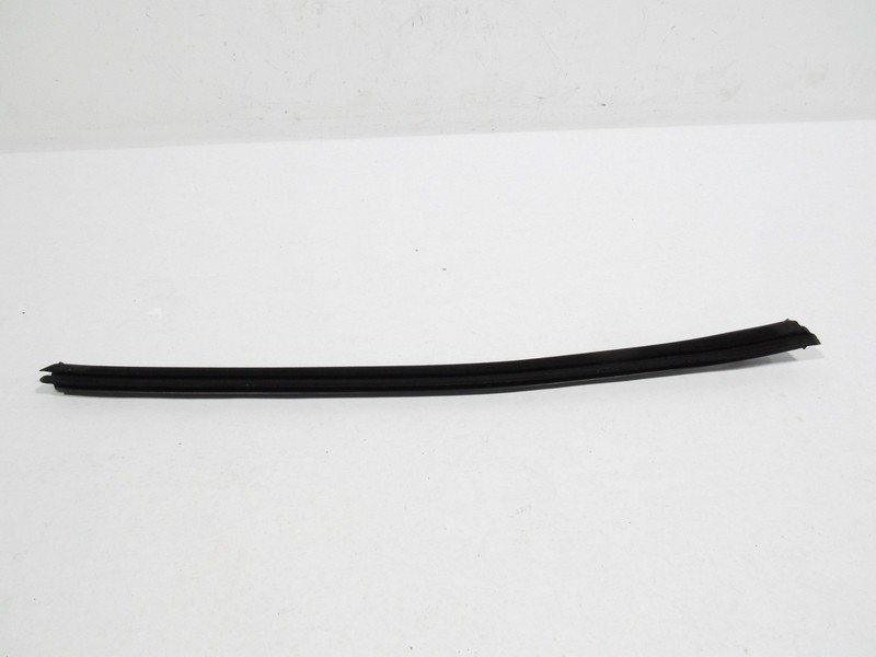 17-22 Land Range Rover Sport 2018 L494 Front Right Door Window Weatherstrip ;