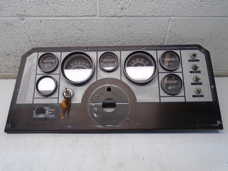 O1 Rinker Dashboard Panel Medallion Gauges MPH RPM Fuel Oil Volts Temp Trim Etc