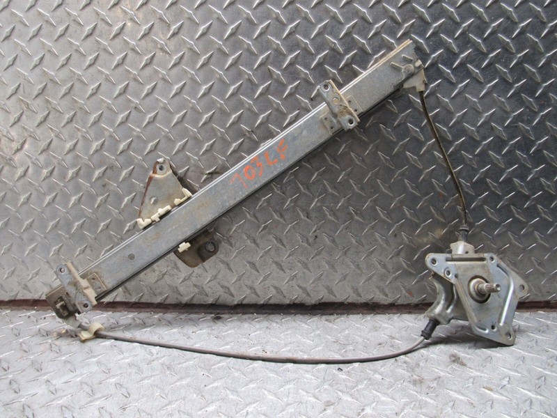 1987-1995 NISSAN PICKUP/ PATHFINDER LEFT DRIVER FRONT WINDOW REGULATOR MANUAL
