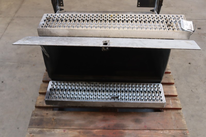2006-2015 PETERBILT 386 RIGHT PASSENGER TOOL BOX STEP FRAME ABOUT L30" W24" OEM