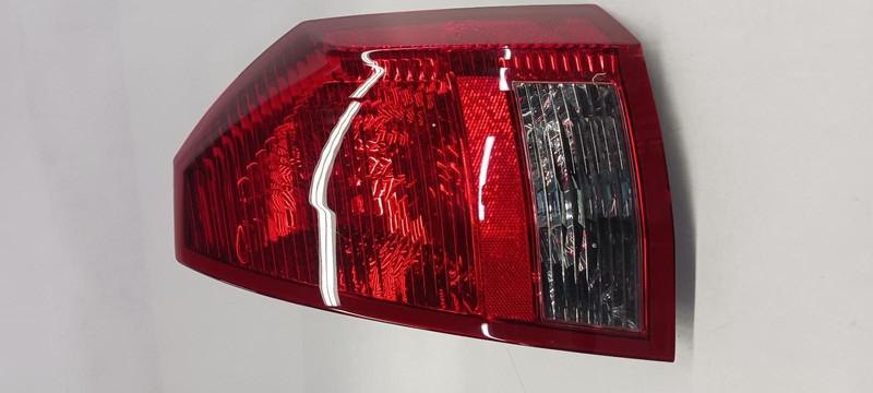 05-'07 CHRYSLER 300 Right Passenger Taillight OEM Grade A Condition!