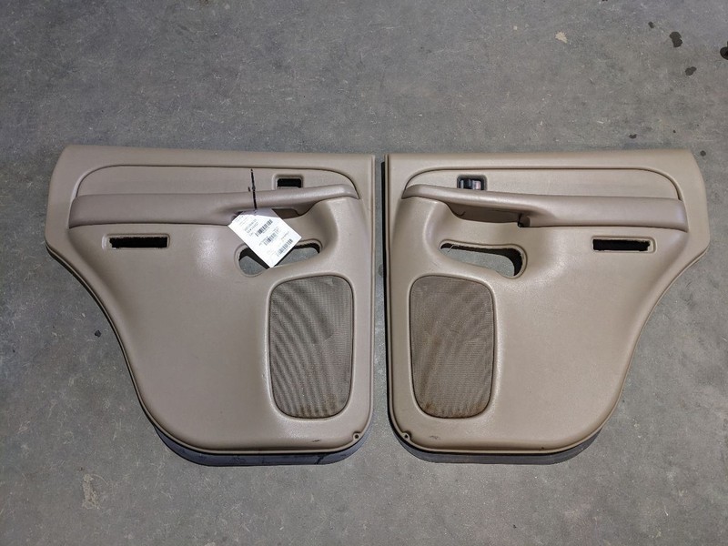 03-06 GM SUV SWB Bose Tan Driver Passenger Rear Interior Door Trim Panels